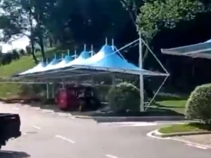 膜結構車棚