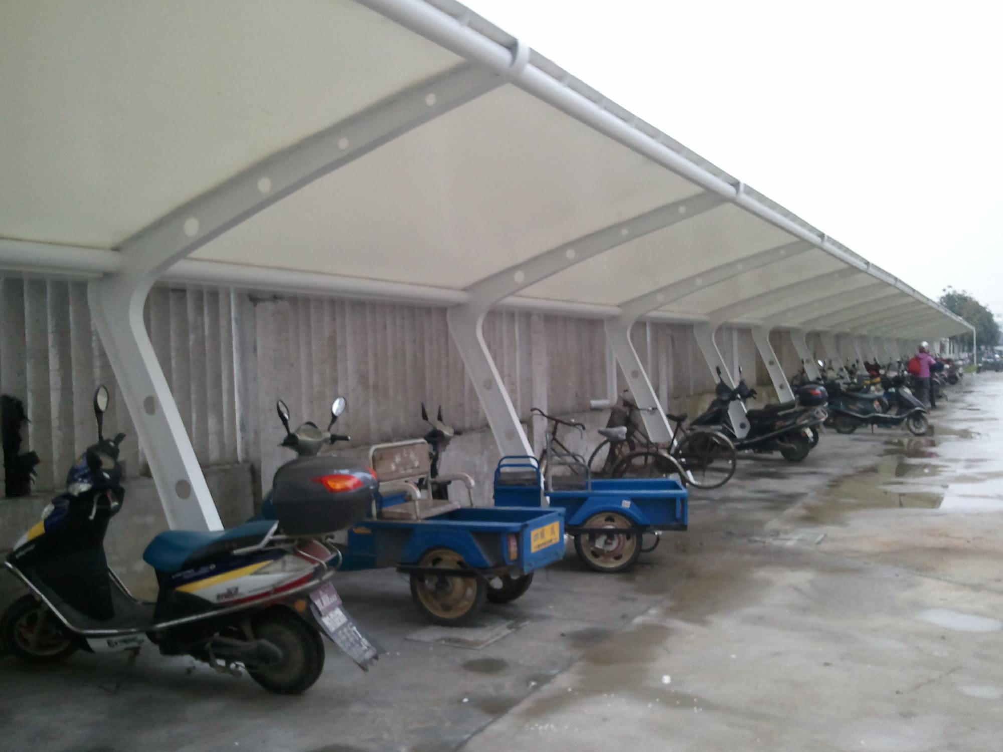 膜結構自行車棚